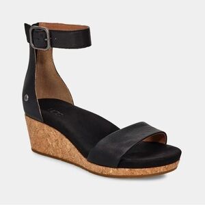Excellent condition Super comfy UGG Zoe II wedge leather black sandals size 7.5